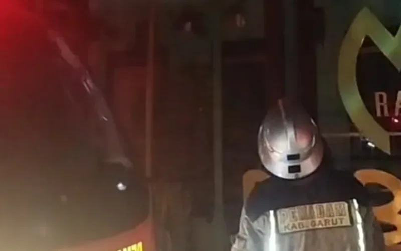 Kebakaran Asrama Putra Ponpes Assanusiyah IT Rabbany, Karangpawitan DAMKAR Gerak Cepat