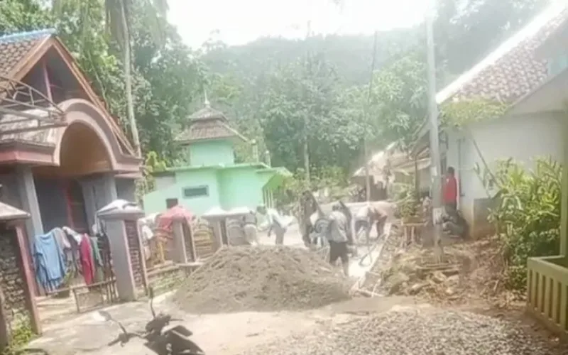 Rehabilitasi Jalan di Sukamulya Pakenjeng Dimulai, Diharapkan Dongkrak Akses Ekonomi Warga