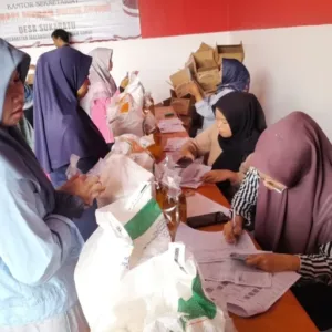 Distribusi Beras dan Minyak Goreng di Desa Sukaratu Berjalan Tertib