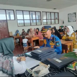 Bantuan Damkar dalam Pengambilan Rapor Siswa SMAN 8