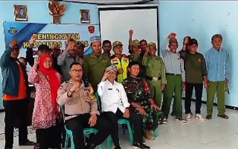 Peningkatan Kapasitas Linmas Desa Mekargalih Bersama Aiptu Hilman dan Koptu Dewan