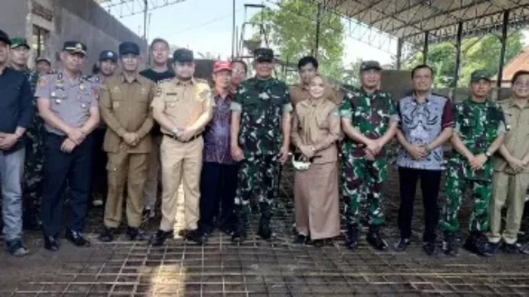 Dandim 1409/Gowa Dampingi Pangdam XIV/Hasanuddin Tinjau Progres Pembangunan KDKMP di Desa Bone, Kecamatan Bajeng