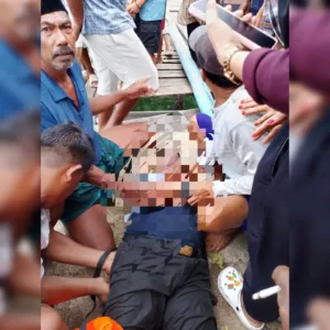 Saat Mengantar Bantuan Warga Kepulauan 3 Orang Meninggal Termaksud Camat Liukang Tupabbiring Pangkep Akibat Tengelam Mengunakan Perahu Jolloro