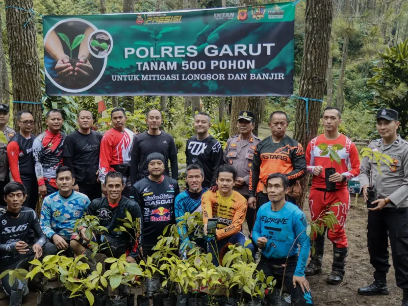 Kita Jaga Alam Dan Alam Jaga Kita, polres Garut Tanam Ratusan Pohon Di Batu Lempar