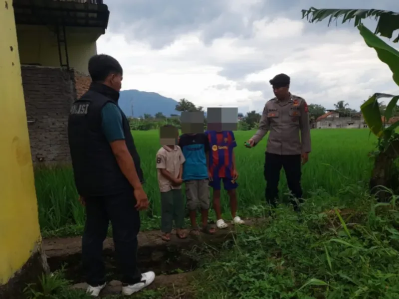 Polsek Tarogong Kidul Beri Himbauan Kepada Anak-Anak Yang Bermain Petasan Lodong