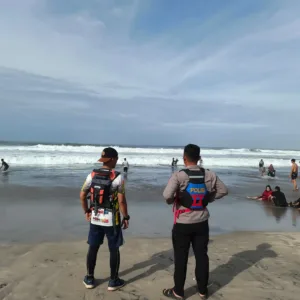 Sat Polairud Polres Garut Laksanakan Patroli Dan Himbauan Kepada Wisatawan Pantai Selatan