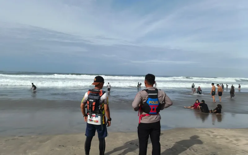 Sat Polairud Polres Garut Laksanakan Patroli Dan Himbauan Kepada Wisatawan Pantai Selatan