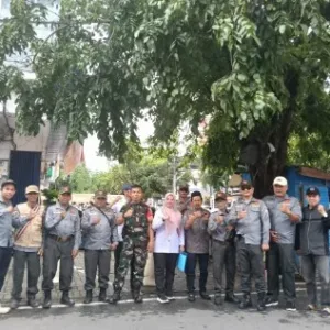 Kompak! Lurah, Babinsa, dan Linmas Ballaparang Turun Jalan Tertibkan Kawasan Jalan AP. Pettarani Berikan Edukasi dan Imbauan kepada Pedagang Kaki Lima