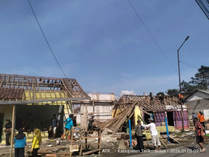 Pedagang Kios Mangunreja Legowo Kiosnya Dibongkar Demi Terwujudnya Koperasi Desa Merah Putih (KDMP)