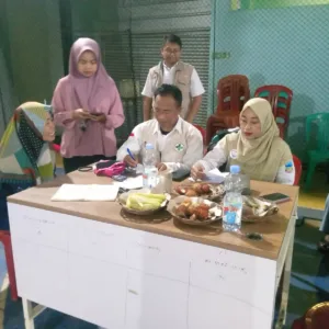 Screening katarak, Puskesmas Citeras sambangi warga Desa Cibunar