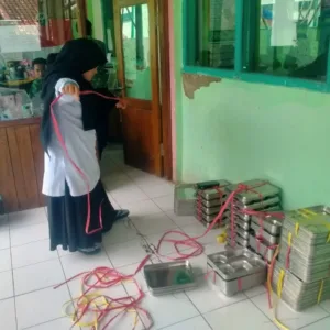 Pembagian Makan Bergizi Gratis Di Mts Persis Cikarag Kecamatan Cibatu Kabupaten Garut Berjalan Lancar Tanpa Kendala