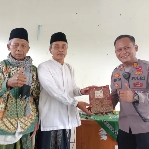 Kapolsek Bungbulang Jalin Silaturahmi Kamtibmas Dengan Pimpinan Ponpes Nijamiah Syafi’iyah