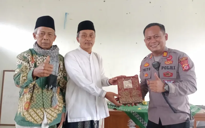 Kapolsek Bungbulang Jalin Silaturahmi Kamtibmas Dengan Pimpinan Ponpes Nijamiah Syafi’iyah