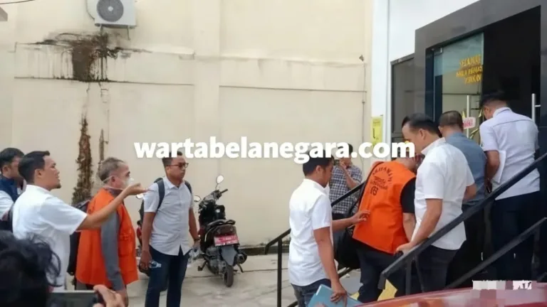 Polda Sulbar Limpahkan Tiga Tersangka Beserta BB Kasus Korupsi Pintu Gerbang Kota Mamuju ke Kejari