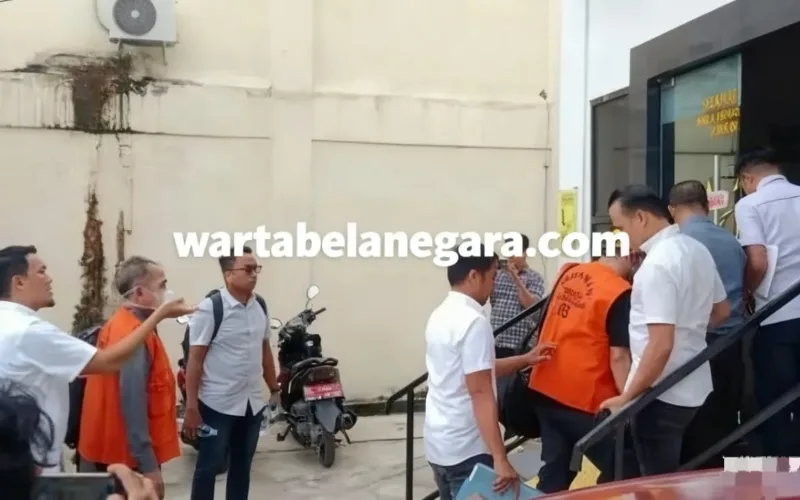 Polda Sulbar Limpahkan Tiga Tersangka Beserta BB Kasus Korupsi Pintu Gerbang Kota Mamuju ke Kejari