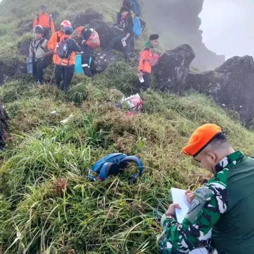 BREAKING NEWS: Pagi Ini Tim SAR Gabungan Menemukan Titik Utama Jatuhnya Pesawat ATR 42-500 Indonesia Air Transport di Wilayah Gunung Bantimurung