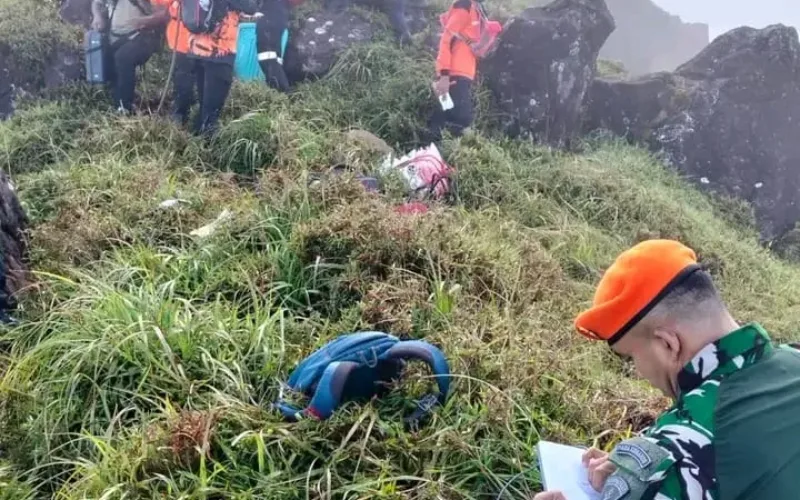 BREAKING NEWS: Pagi Ini Tim SAR Gabungan Menemukan Titik Utama Jatuhnya Pesawat ATR 42-500 Indonesia Air Transport di Wilayah Gunung Bantimurung