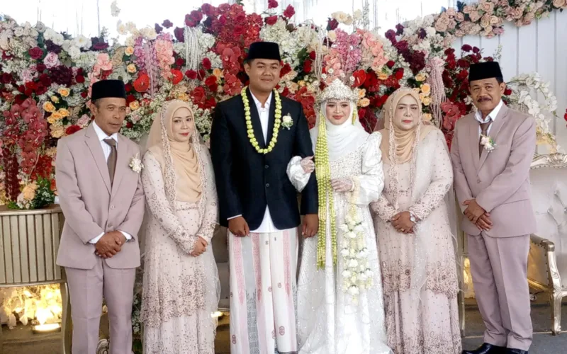 Dua Sejoli Pasangan Muhammad Zaky Dan Neng Pani Akhirnya Resmi Bersanding Di pelaminan