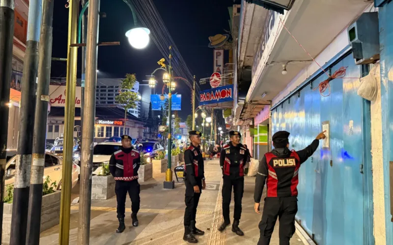 Sat Samapta Polres Garut Laksanakan Patroli Jalan Kaki Di Wilayah Perkotaan