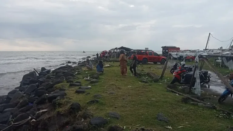 Bocah 5 Tahun Tenggelam Saat Rekreasi Di Pinggir Pantai Barombong Gowa  Sulsel