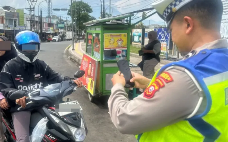 Satlantas Polres Garut Terapkan ETLE Handheld