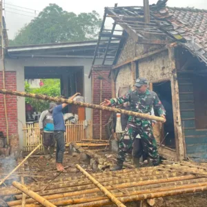 Rumah Bapak Ade Ambruk Akibat Hujan Lebat Digarut