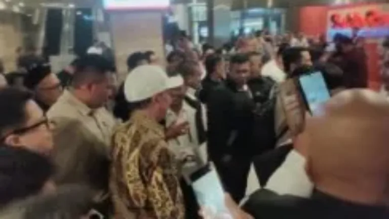 Mantan Presiden RI ke-7 Joko Widodo Tiba di Makassar Hadiri Rakernas PSI
