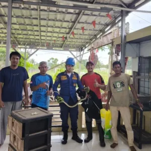 Ibu Nessa Melihat Ular Besar Masuk ke Rumah Dekat Masjid,Damkar Gerak Cepat Evakuasi.