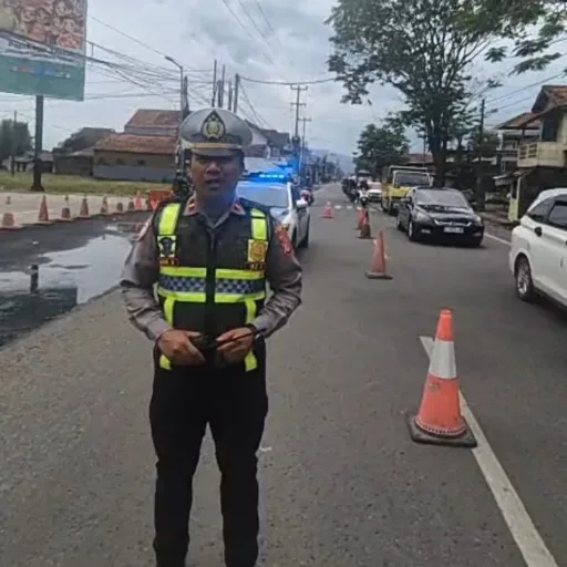 IPDA Ade Sulaeman Siaga: Pantauan Arus Lalu Lintas Bandung–Garut Masih Lancar dan Terkendali