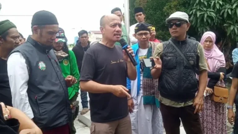 Ratusan Massa Gelar Aksi Tuntut Kejelasan Hukum Sengketa Tanah Wakaf YBHM di Garut