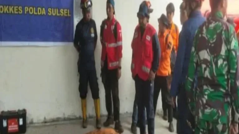 Tim SAR Berhasil Temukan Satu Korban dan Serpihan Pesawat ATR-420-500 di Bukit Gunung Bulusaraung 