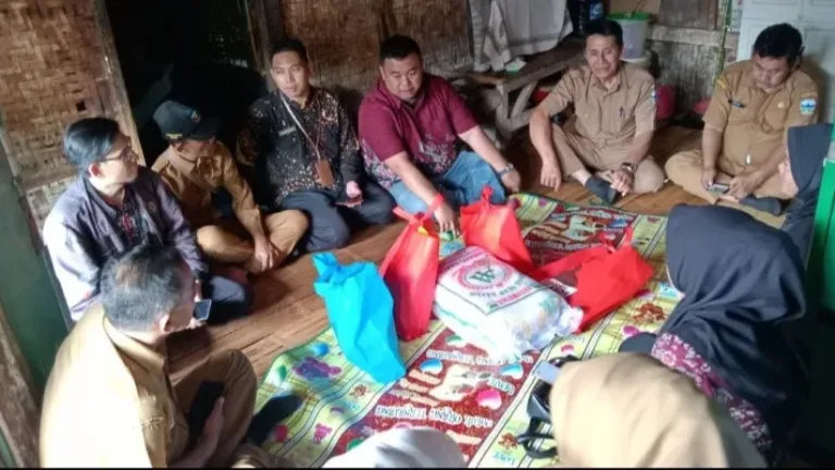 Yudha Puja Turnawan Anggota DPRD kunjungi Penyandang Disabilitas dalam Kemiskinan Ekstrem