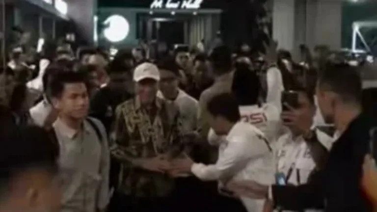 PSI Sambut Kedatangan Bpk Joko Widodo di Makassar dengan Antusias