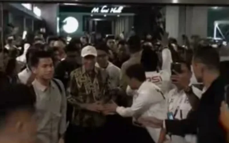 PSI Sambut Kedatangan Bpk Joko Widodo di Makassar dengan Antusias