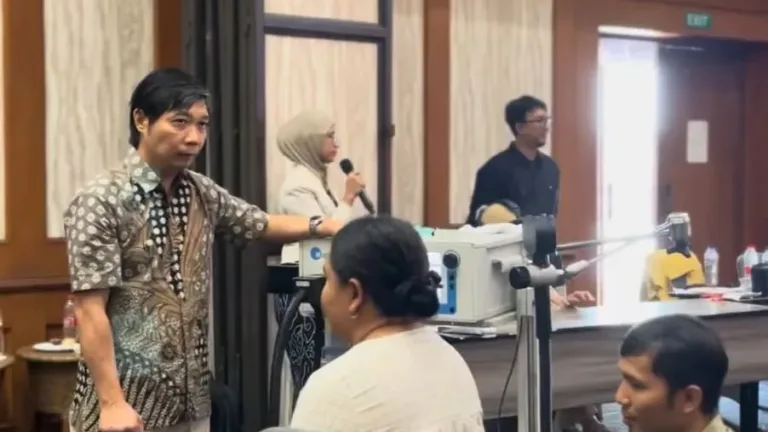 RS UMC Luncurkan Layanan Neurorestorasi TMS dan VR Pertama di Cirebon
