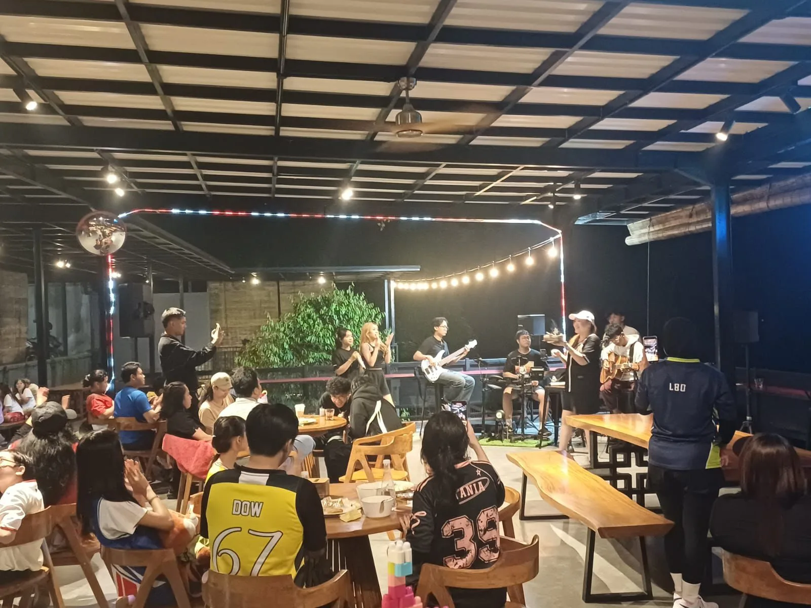 Casa Riverside Tempat Yang Cocok untuk Acara Besar hingga Kuliner Santai