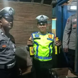 Ciptakan Situasi Aman Kondusif, Polsek Limbangan Gelar KRYD Dan Amankan Miras Dari Sejumlah Warung