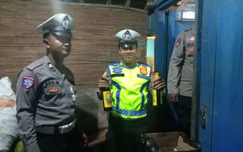 Ciptakan Situasi Aman Kondusif, Polsek Limbangan Gelar KRYD Dan Amankan Miras Dari Sejumlah Warung