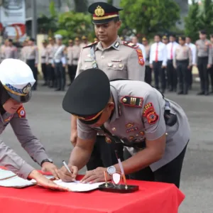 Pimpin Sertijab Kasat Lantas Dan Kenaikan Pangkat Pengabdian, Kapolres Garut : Mutasi Adalah Dinamika Organisasi
