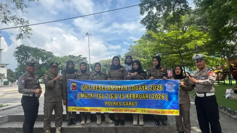Satlantas Polres Garut Sosialisasikan Edukasi Keselamatan Berlalu Lintas Di Alun-Alun Garut