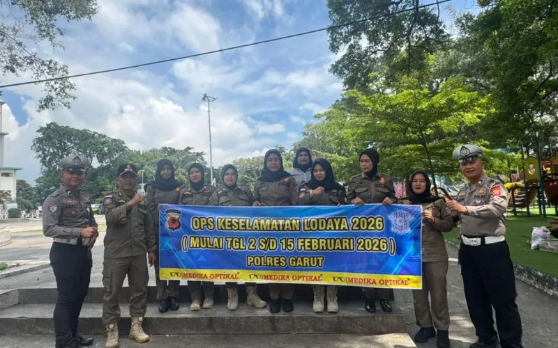 Satlantas Polres Garut Sosialisasikan Edukasi Keselamatan Berlalu Lintas Di Alun-Alun Garut