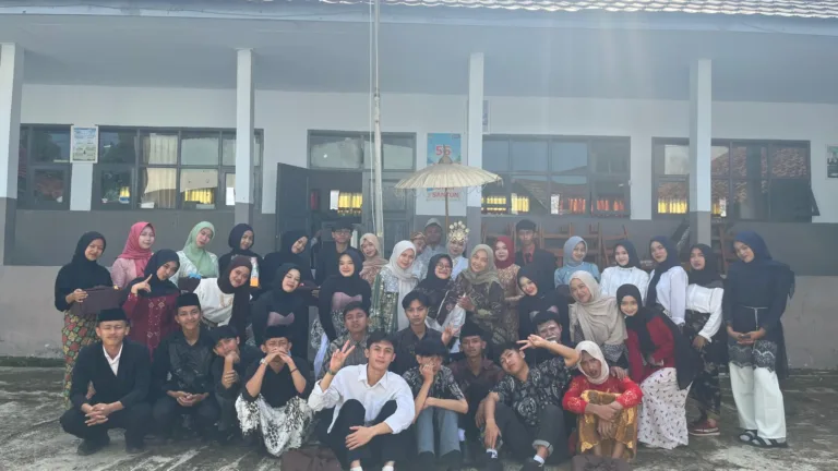 Kebersamaan SMA PGRI Kersamanah Kabupaten Garut Kompak Dalam Berbagai Kegiatan