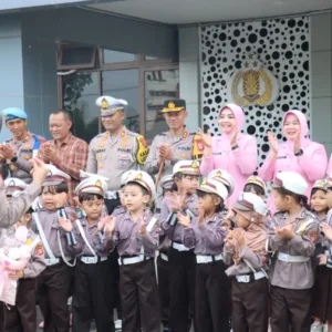 Hangat Dan Penuh Keceriaan, Polres Garut Terima Kunjungan TK Kemala Bhayangkari 15 Dan 23 Dalam Giat Polisi Sahabat Anak