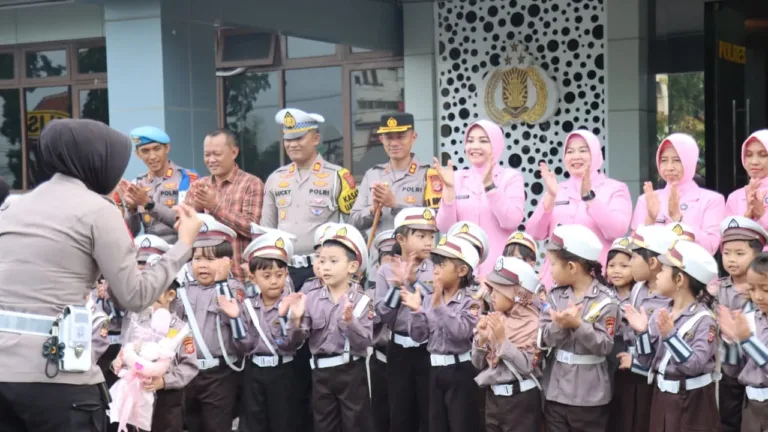 Hangat Dan Penuh Keceriaan, Polres Garut Terima Kunjungan TK Kemala Bhayangkari 15 Dan 23 Dalam Giat Polisi Sahabat Anak