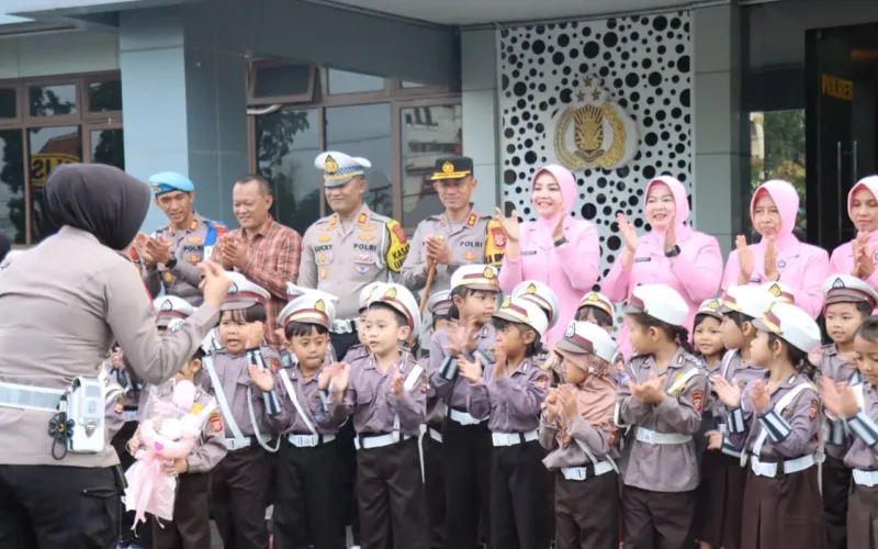 Hangat Dan Penuh Keceriaan, Polres Garut Terima Kunjungan TK Kemala Bhayangkari 15 Dan 23 Dalam Giat Polisi Sahabat Anak