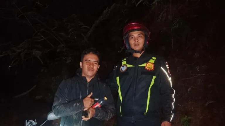Tersesat Di Hutan Legok Demplon, Polsek Limbangan Berhasil Evakuasi Warga Dalam Kondisi Selamat