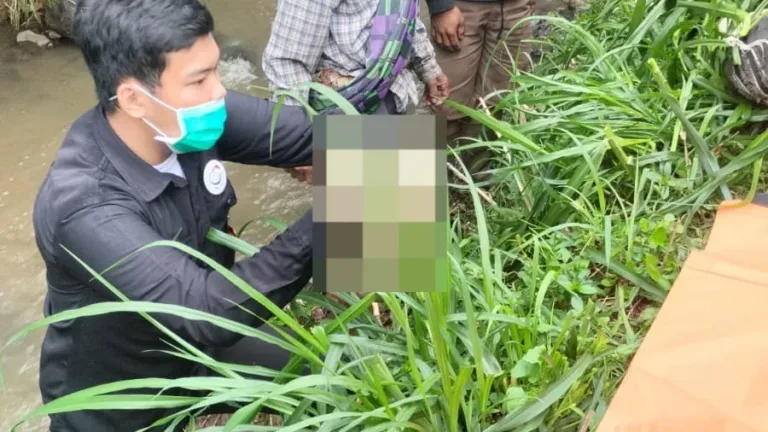 Polsek Bayongbong Cek TKP Penemuan Mayat Bayi Di Sungai Cipulus