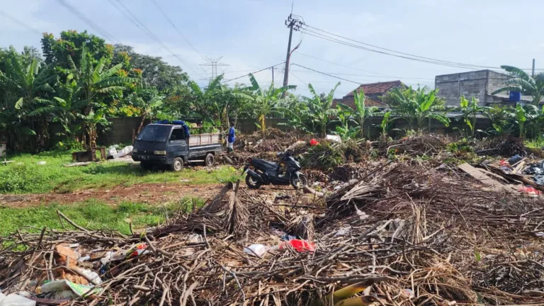 Sampah Legenda Wisata Dua Tahun Tak Ditangani, Warga Desak DLH Turun