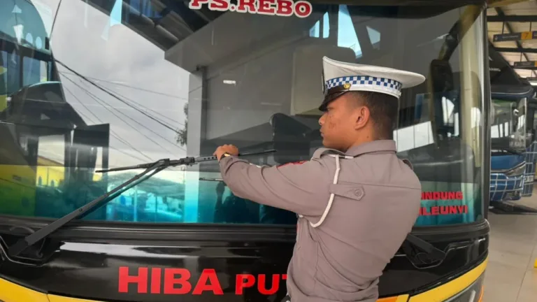 Satlantas Polres Garut Gelar Ramp Check Bus Di Terminal Guntur