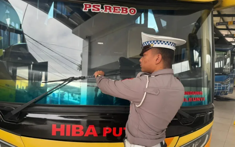 Satlantas Polres Garut Gelar Ramp Check Bus Di Terminal Guntur